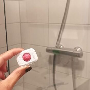 Sie können Ihre Dusche mit einem Geschirrspültab reinigen